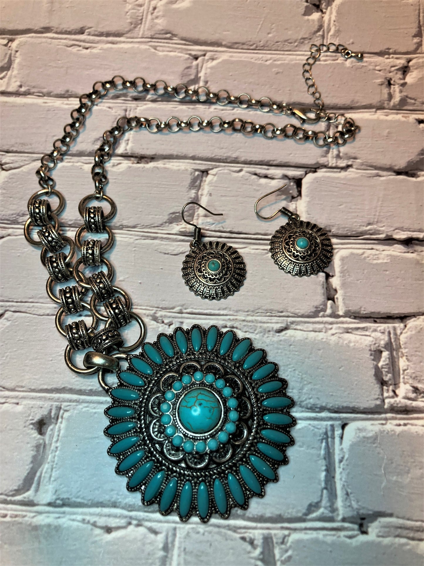 TURQUOISE MEDALLION SET