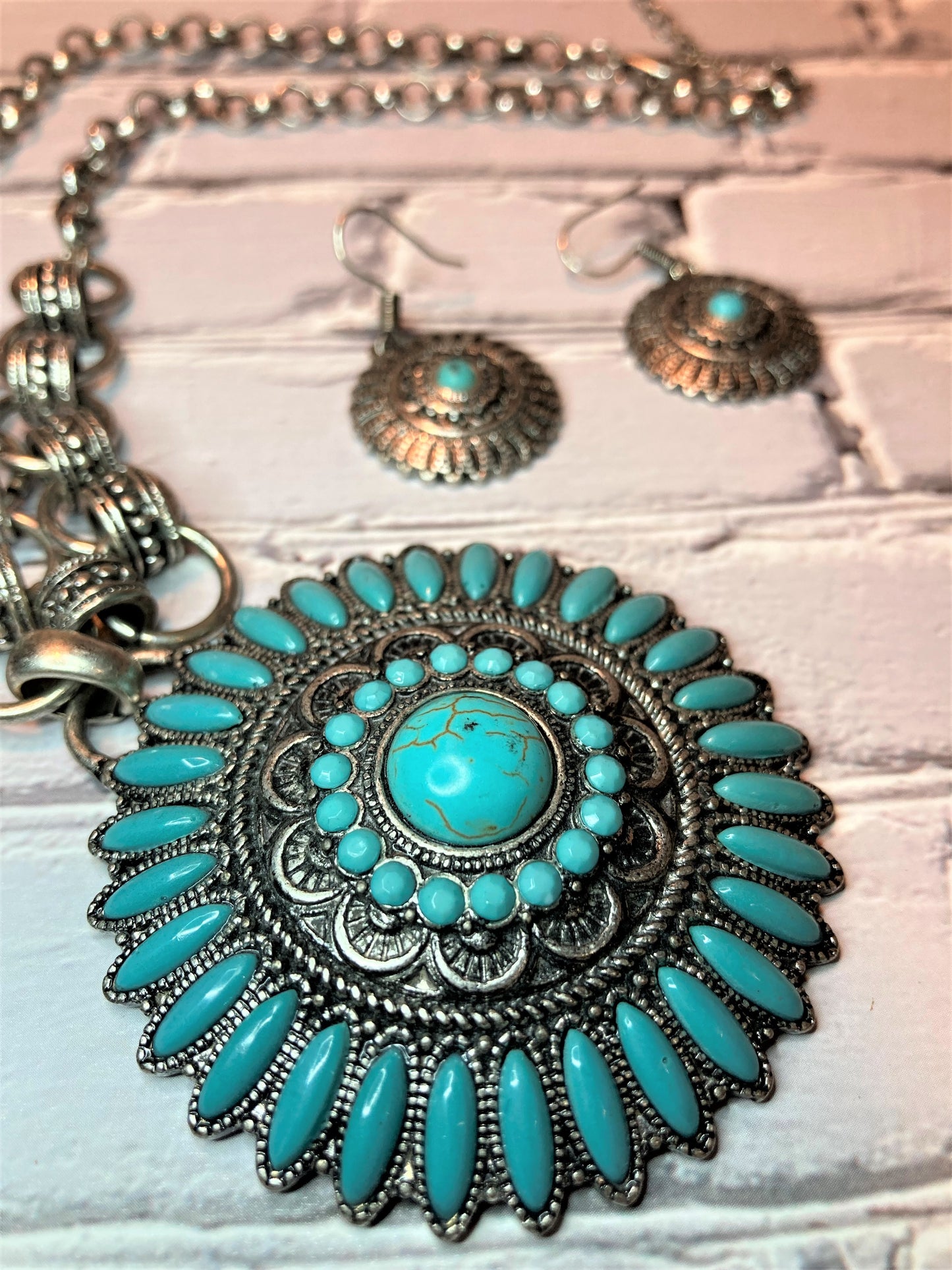 TURQUOISE MEDALLION SET