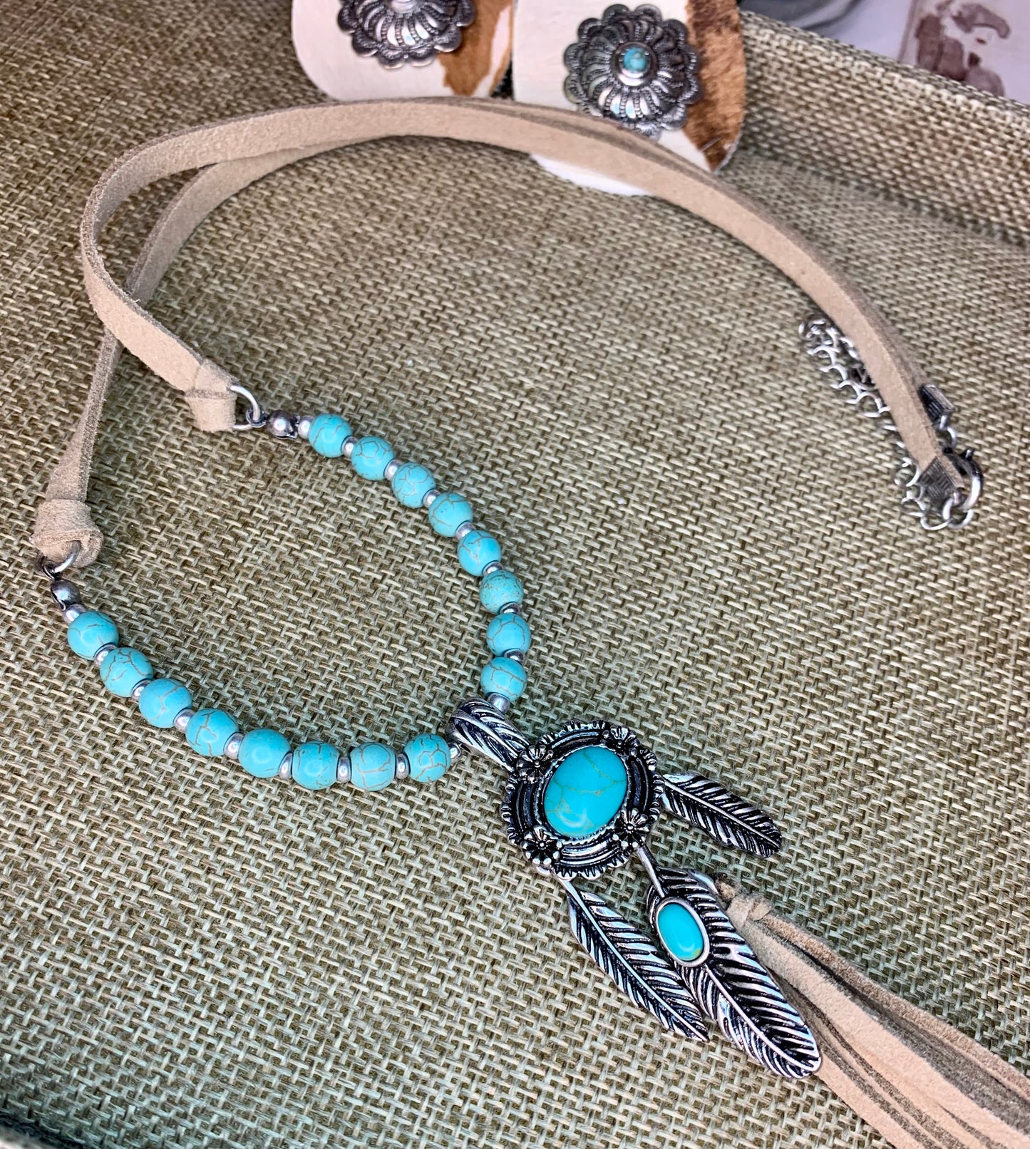 FEATHER & COW PRINT CONCHO NECKLACE SET