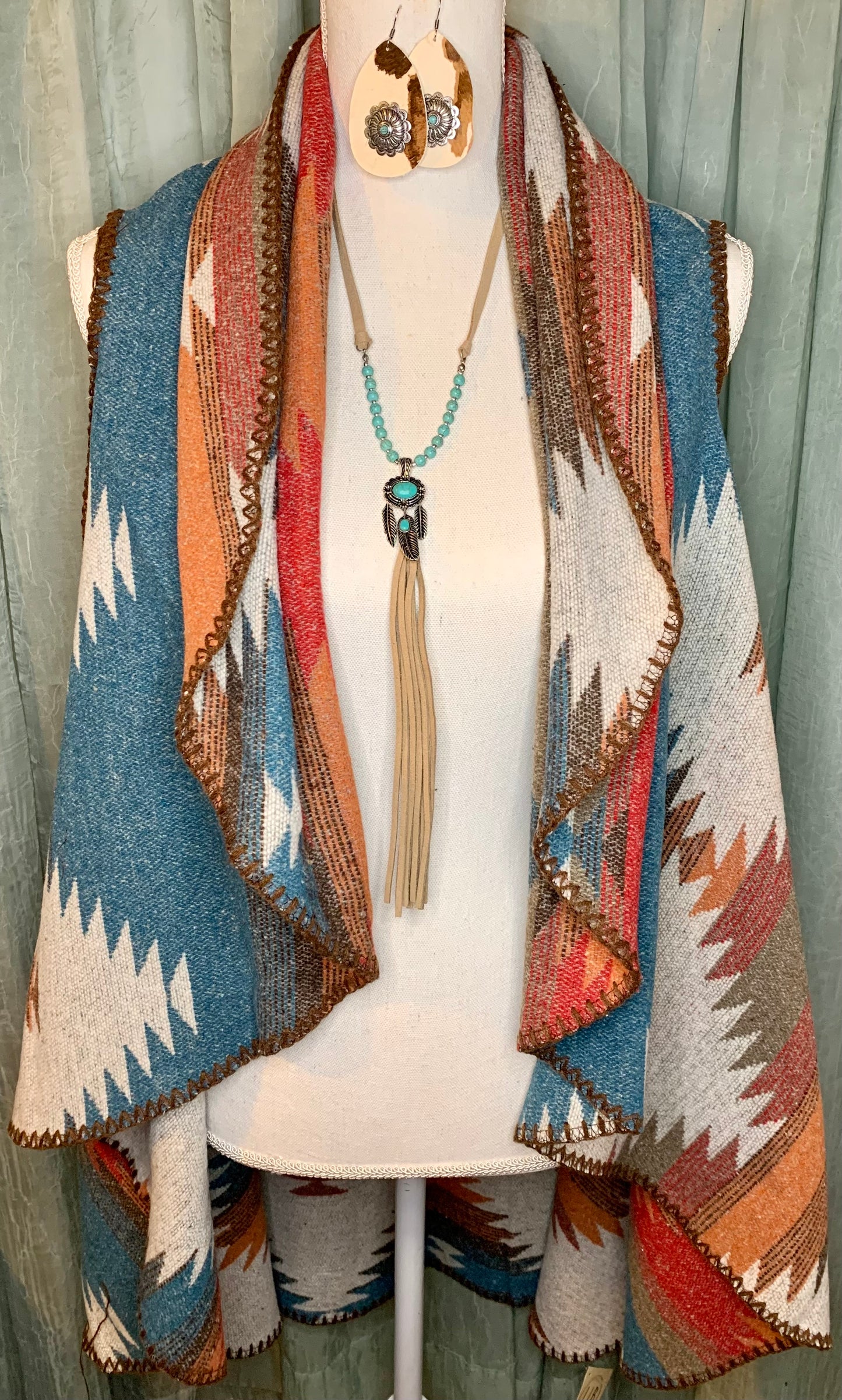 FEATHER & COW PRINT CONCHO NECKLACE SET
