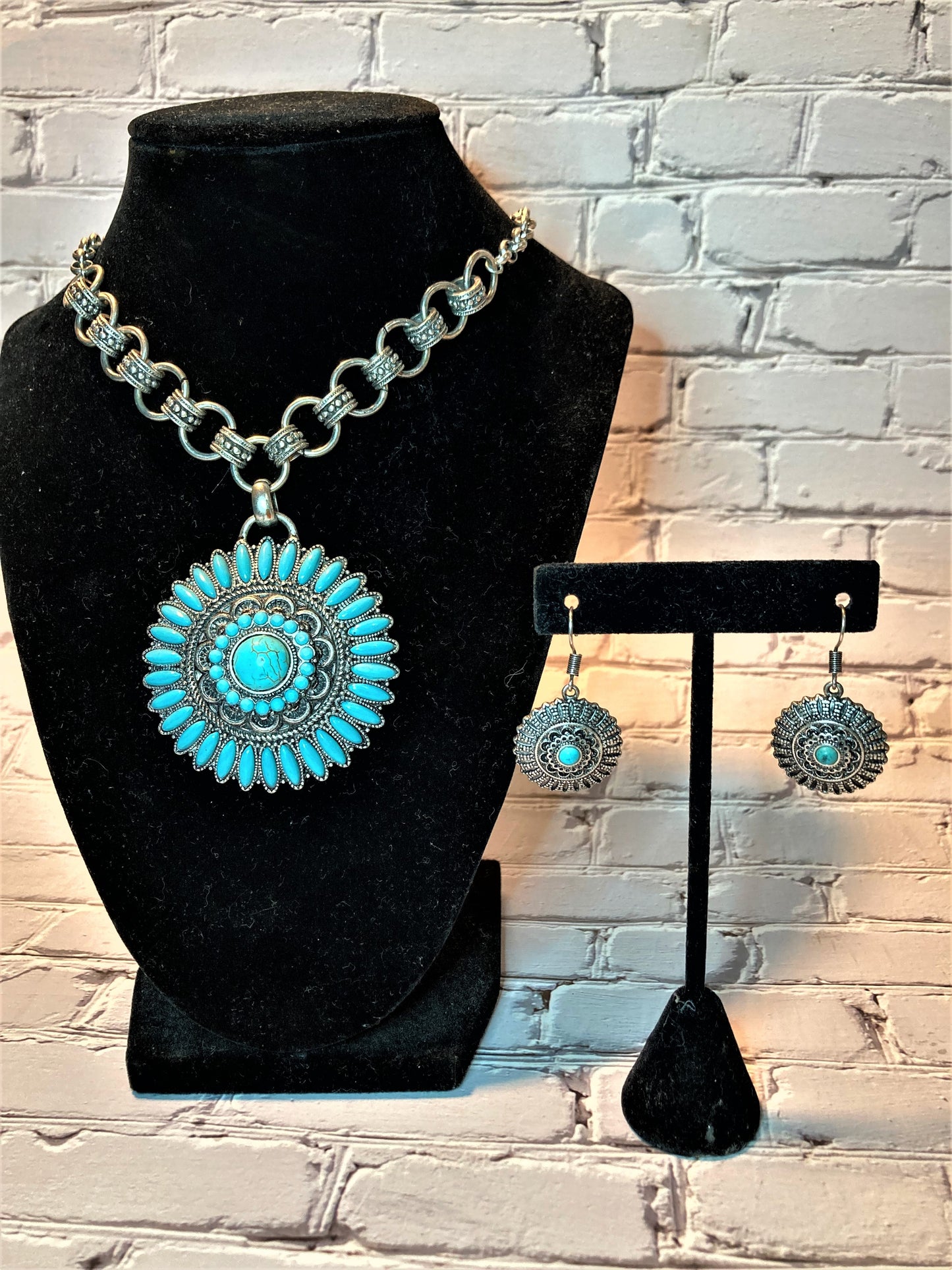 TURQUOISE MEDALLION SET